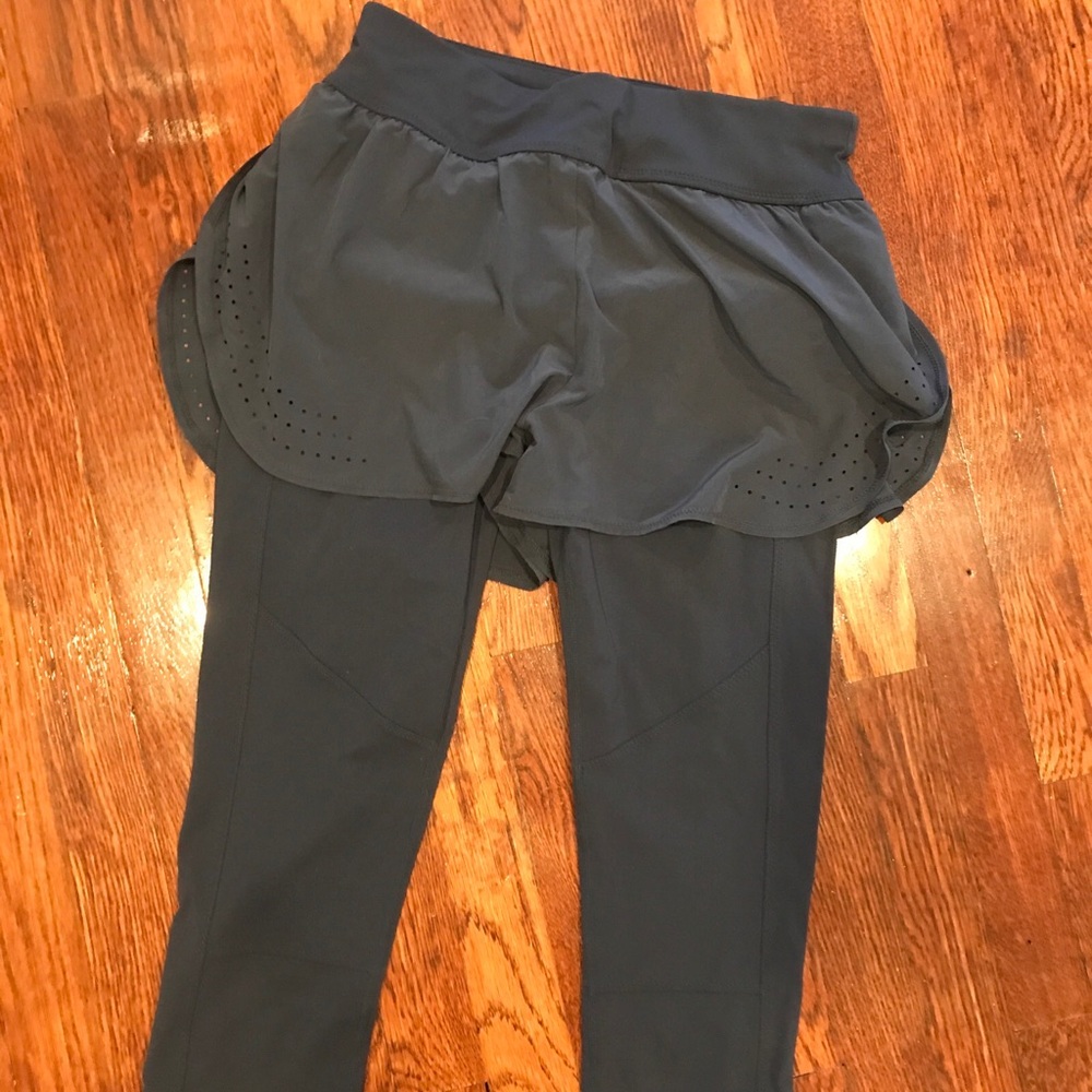 Sweaty Betty Gray Track Capris with Elastic Waistband